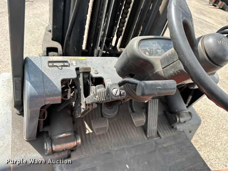 image for item EJ6916 1999 Toyota  52-6FGCU45-BCS forklift