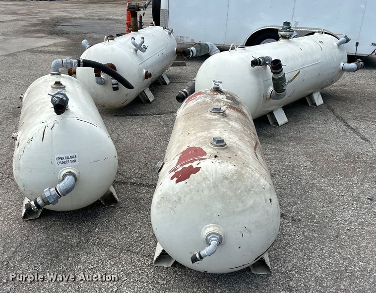 image for item EJ6919 (4) tanks 