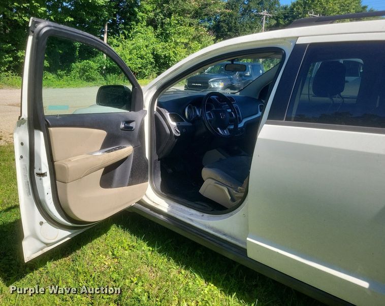 image for item EJ7998 2013 Dodge  Journey  SUV