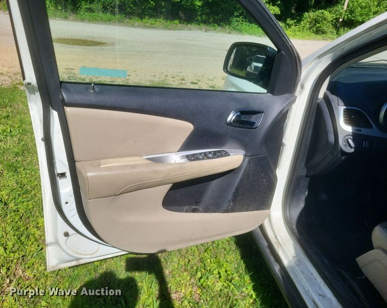 image for item EJ7998 2013 Dodge  Journey  SUV