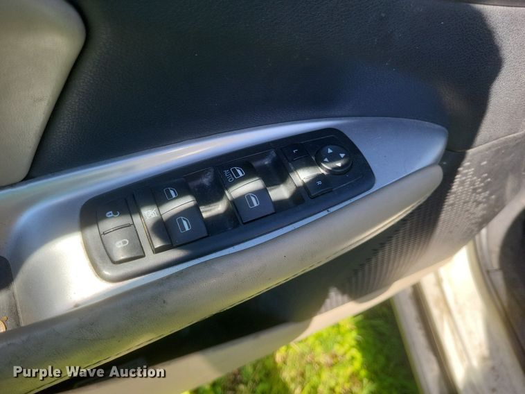 image for item EJ7998 2013 Dodge  Journey  SUV