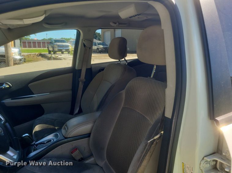 image for item EJ7998 2013 Dodge  Journey  SUV