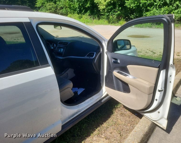 image for item EJ7998 2013 Dodge  Journey  SUV