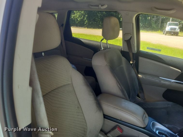 image for item EJ7998 2013 Dodge  Journey  SUV