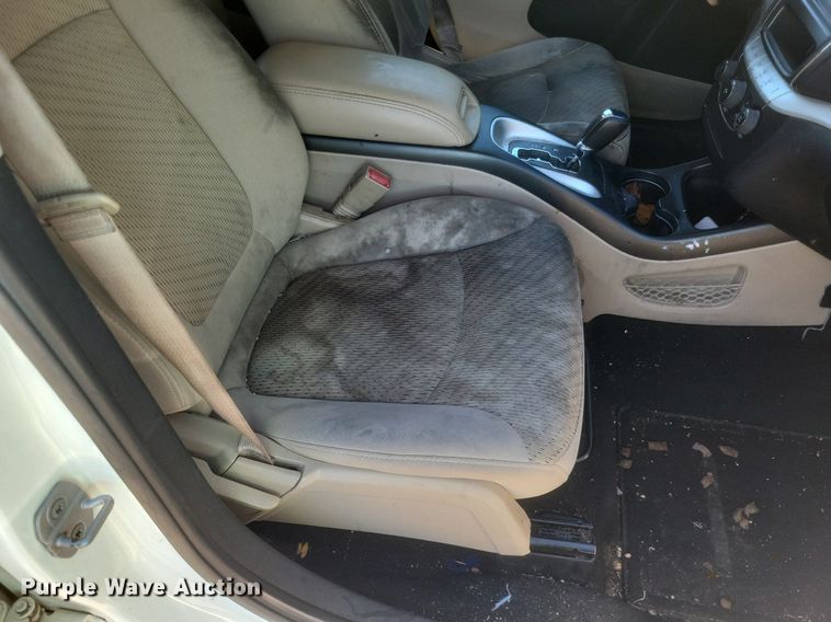 image for item EJ7998 2013 Dodge  Journey  SUV