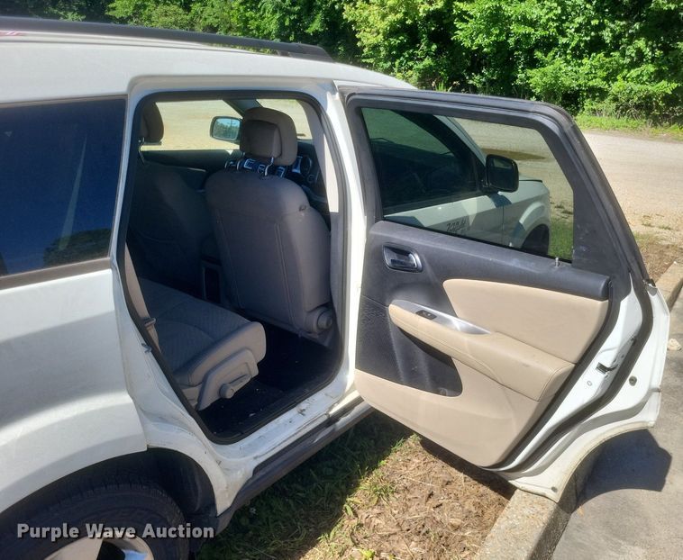 image for item EJ7998 2013 Dodge  Journey  SUV