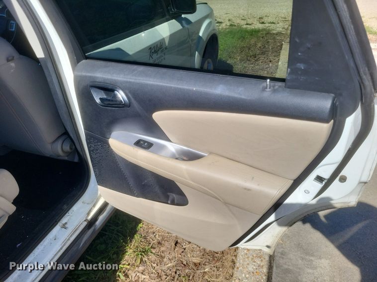 image for item EJ7998 2013 Dodge  Journey  SUV