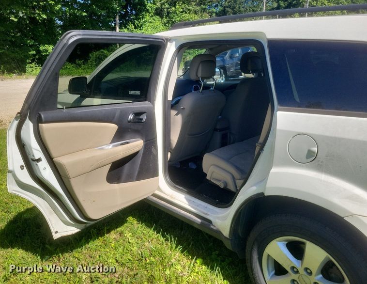 image for item EJ7998 2013 Dodge  Journey  SUV