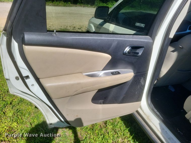 image for item EJ7998 2013 Dodge  Journey  SUV