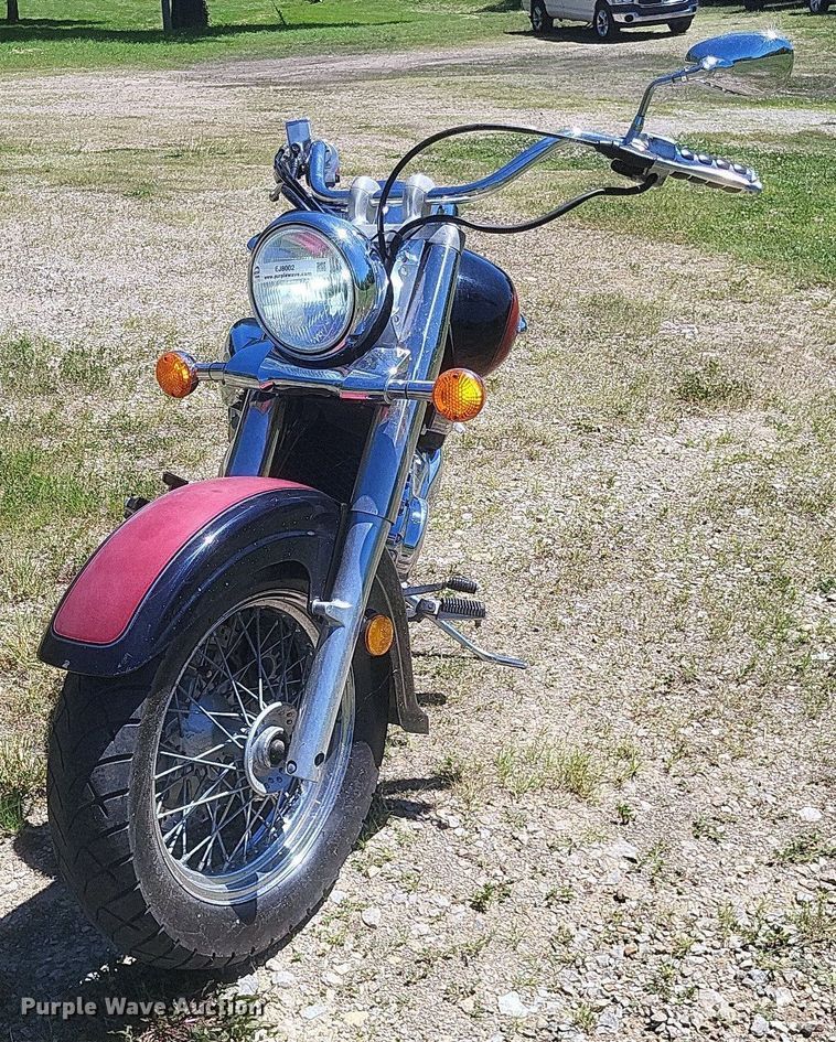 image for item EJ8002 2001 Suzuki  Intruder Volusia motorcycle