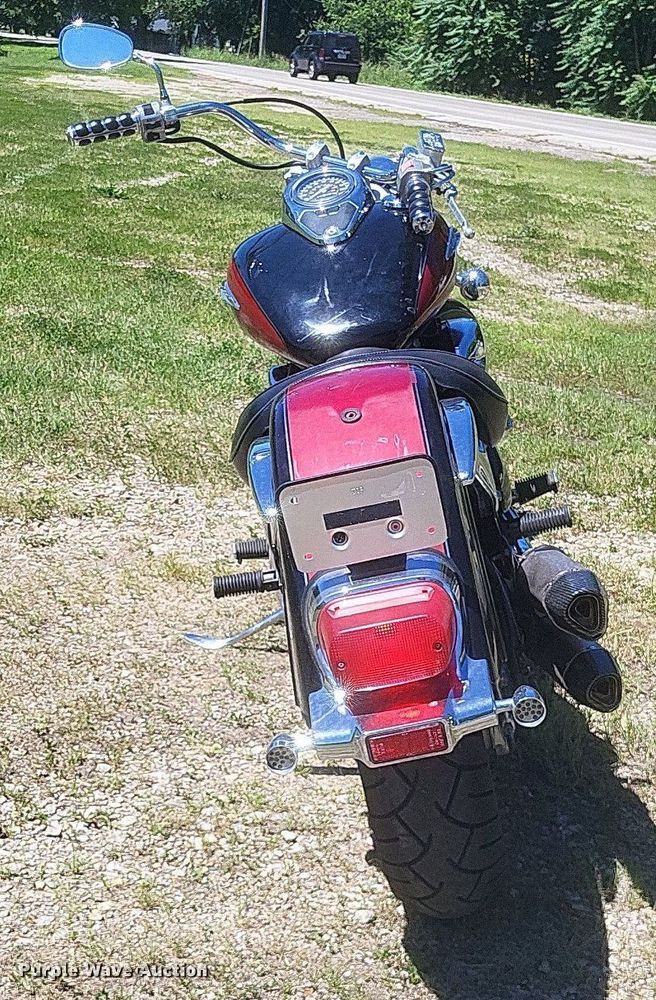 image for item EJ8002 2001 Suzuki  Intruder Volusia motorcycle