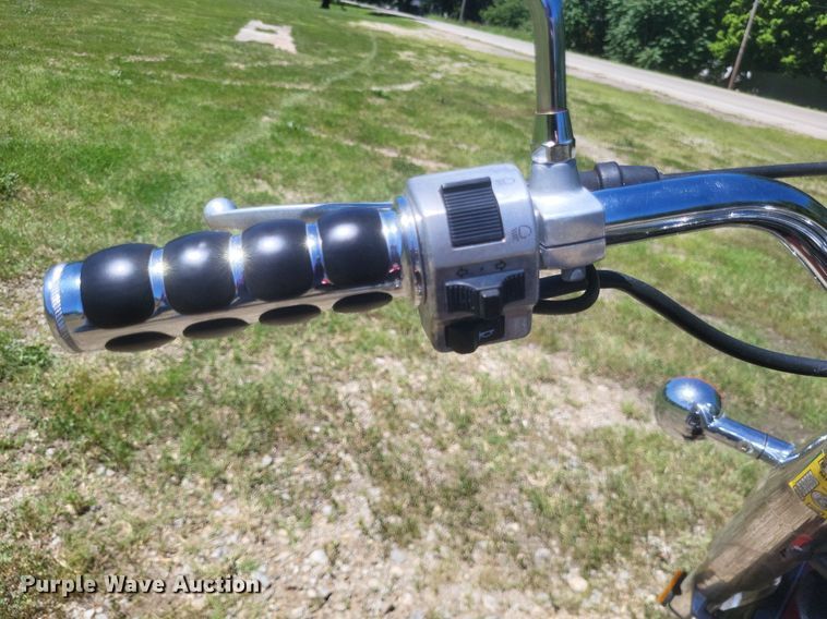 image for item EJ8002 2001 Suzuki  Intruder Volusia motorcycle