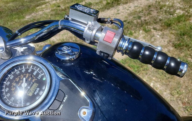 image for item EJ8002 2001 Suzuki  Intruder Volusia motorcycle