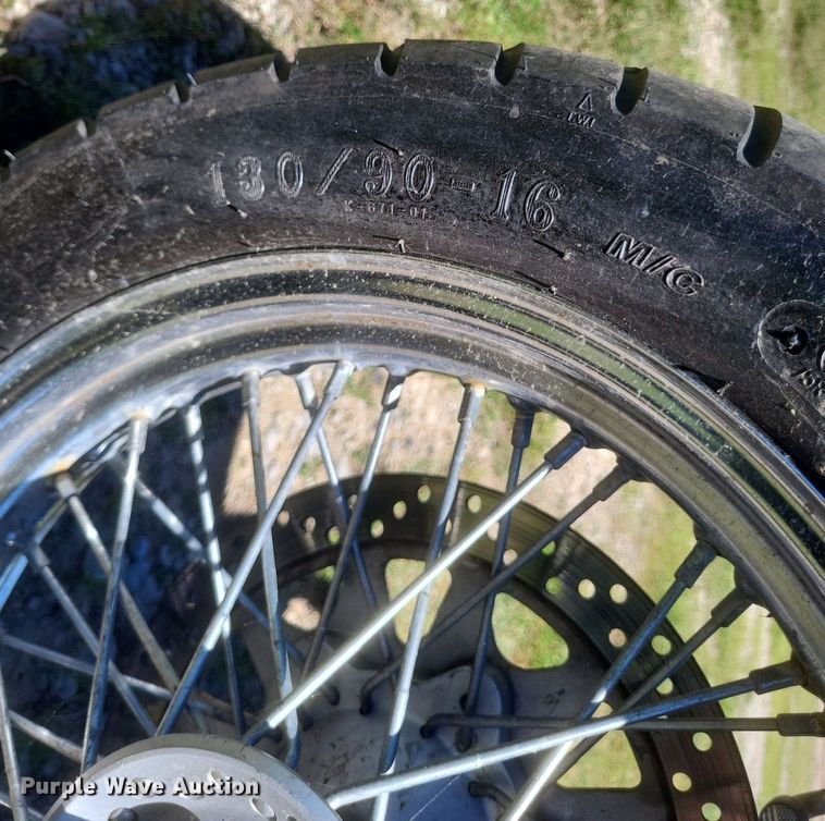 image for item EJ8002 2001 Suzuki  Intruder Volusia motorcycle