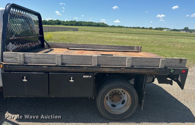image for item EK1365 2011 Ford F550 flatbed truck