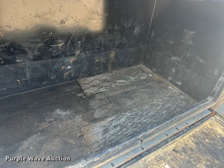 image for item EK1365 2011 Ford F550 flatbed truck