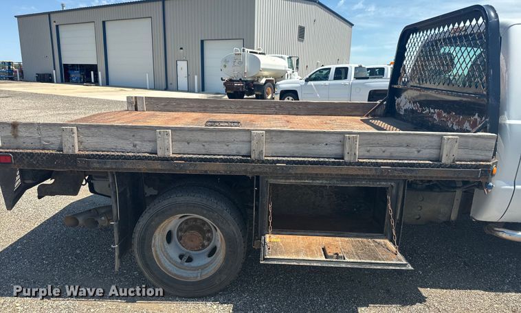 image for item EK1365 2011 Ford F550 flatbed truck