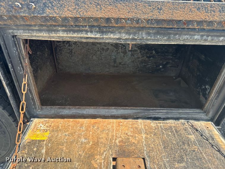 image for item EK1365 2011 Ford F550 flatbed truck