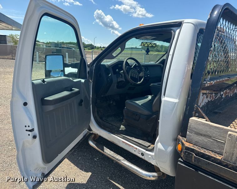 image for item EK1365 2011 Ford F550 flatbed truck