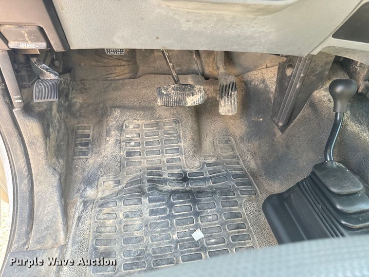 image for item EK1365 2011 Ford F550 flatbed truck