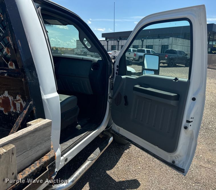 image for item EK1365 2011 Ford F550 flatbed truck