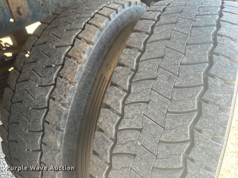 image for item EK1365 2011 Ford F550 flatbed truck