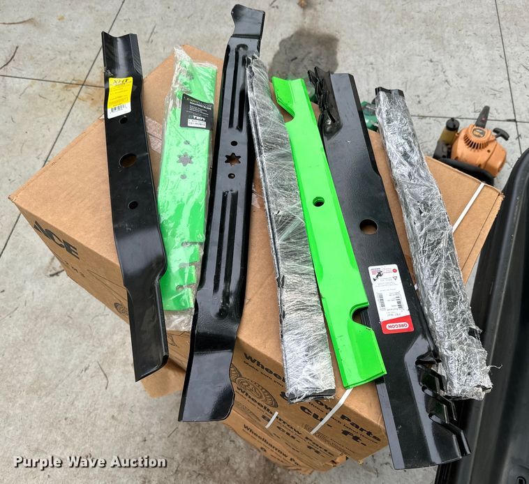 image for item EK1386 Lawn equipment 