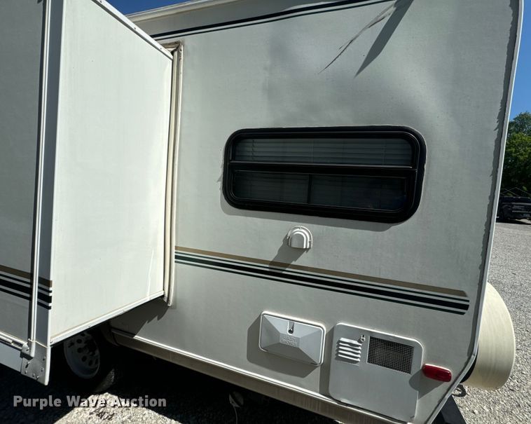 image for item EK1439 2003 Forest River  Flagstaff camper