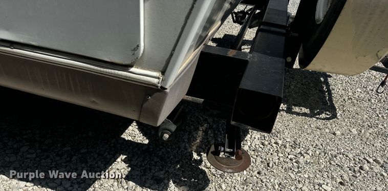 image for item EK1439 2003 Forest River  Flagstaff camper