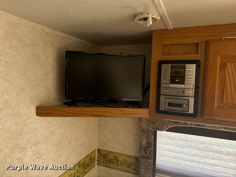 image for item EK1439 2003 Forest River  Flagstaff camper