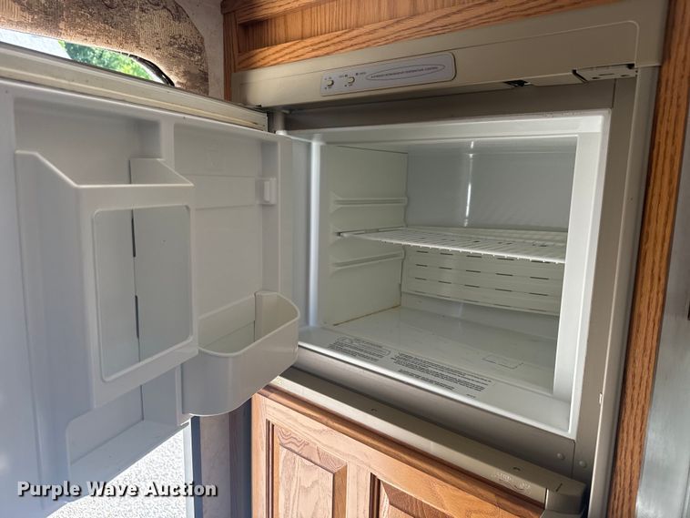 image for item EK1439 2003 Forest River  Flagstaff camper