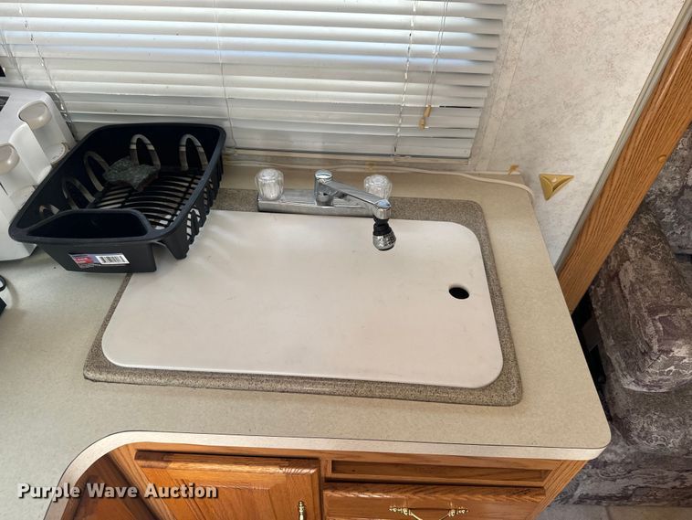 image for item EK1439 2003 Forest River  Flagstaff camper