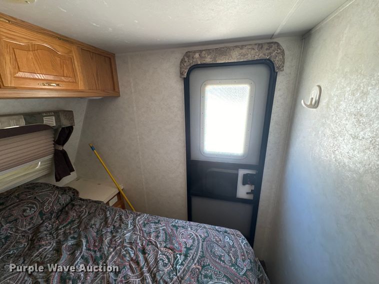 image for item EK1439 2003 Forest River  Flagstaff camper