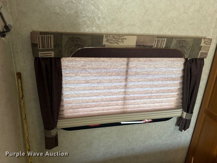 image for item EK1439 2003 Forest River  Flagstaff camper