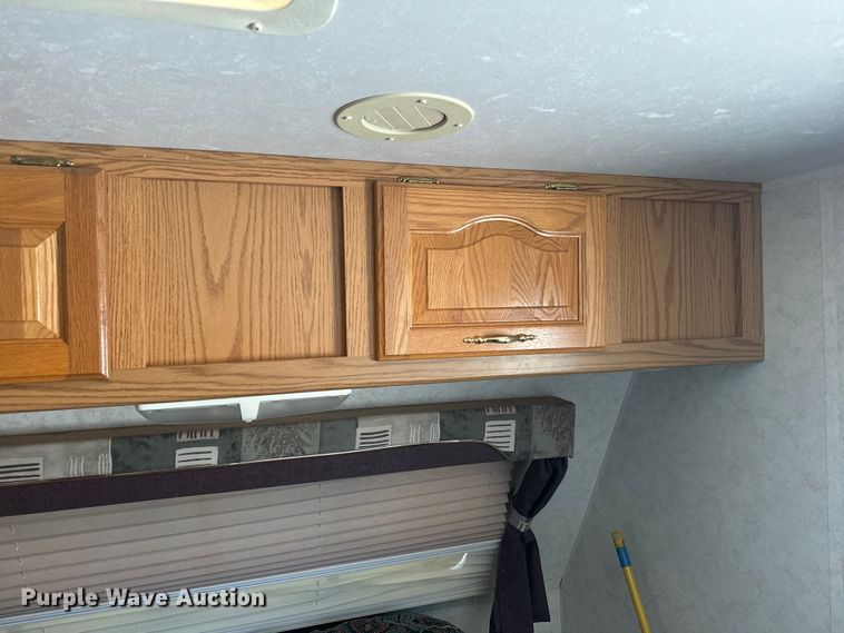 image for item EK1439 2003 Forest River  Flagstaff camper