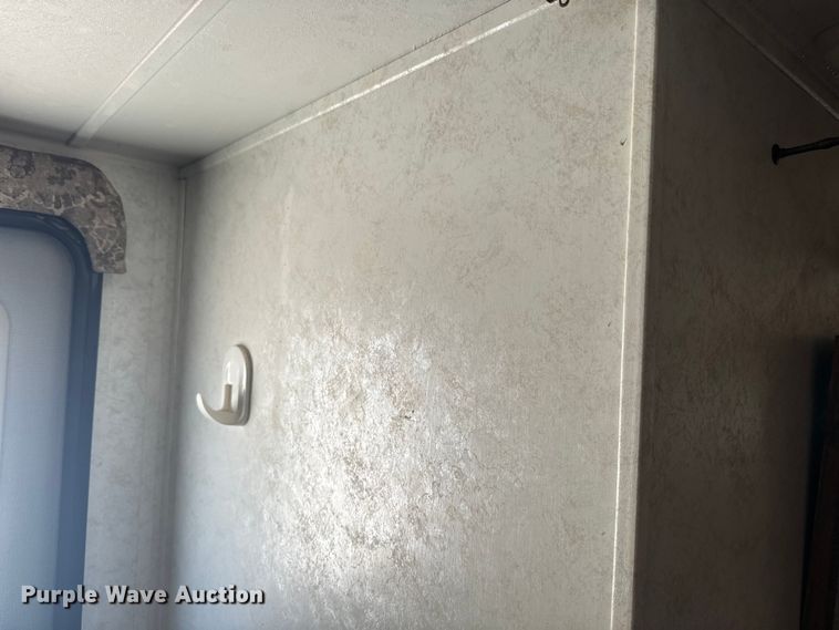 image for item EK1439 2003 Forest River  Flagstaff camper