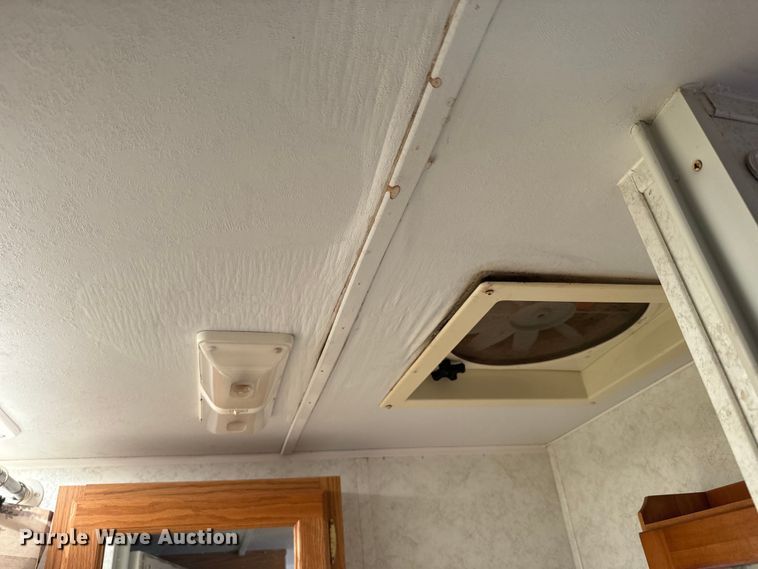 image for item EK1439 2003 Forest River  Flagstaff camper