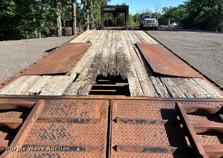 image for item EK4698 2002 Big Bubba equipment trailer