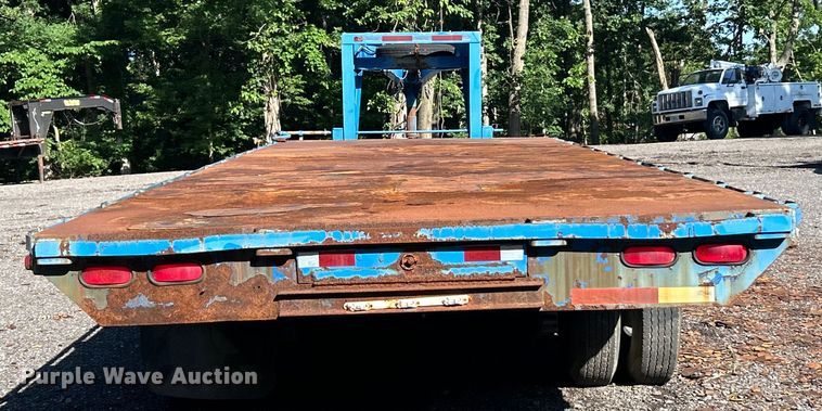 image for item EK4699 2004 Tri-Star Trailers tilt deck equipment trailer