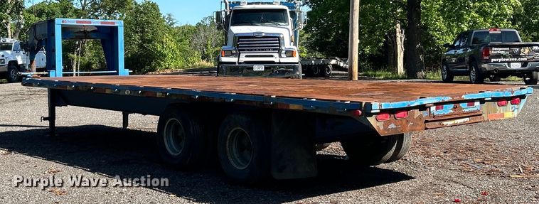 image for item EK4699 2004 Tri-Star Trailers tilt deck equipment trailer