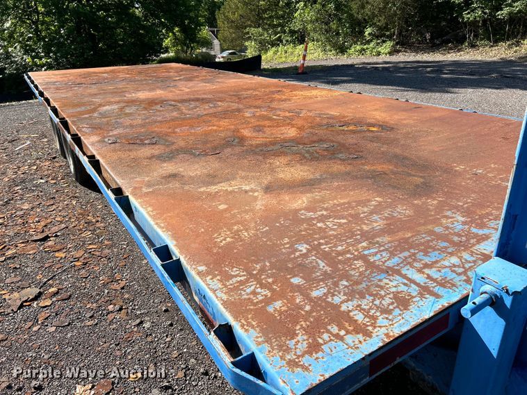 image for item EK4699 2004 Tri-Star Trailers tilt deck equipment trailer