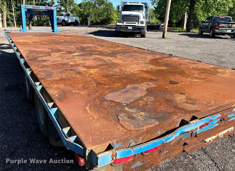 image for item EK4699 2004 Tri-Star Trailers tilt deck equipment trailer