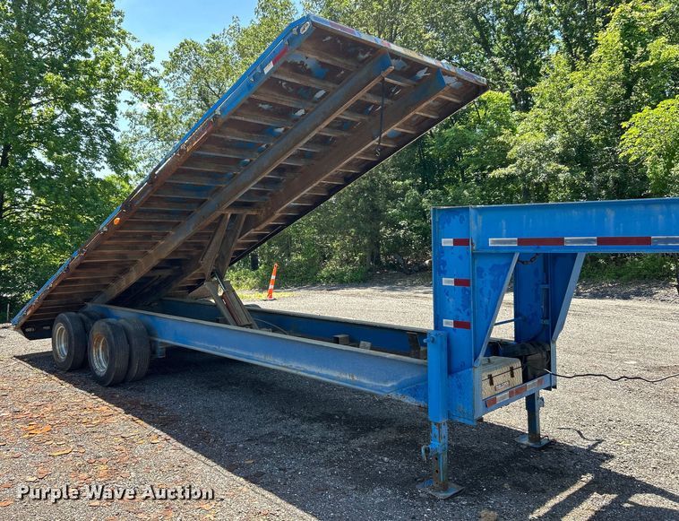 image for item EK4699 2004 Tri-Star Trailers tilt deck equipment trailer