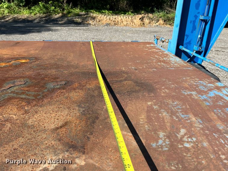 image for item EK4699 2004 Tri-Star Trailers tilt deck equipment trailer