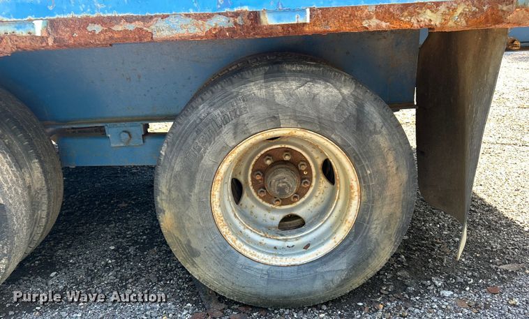 image for item EK4699 2004 Tri-Star Trailers tilt deck equipment trailer