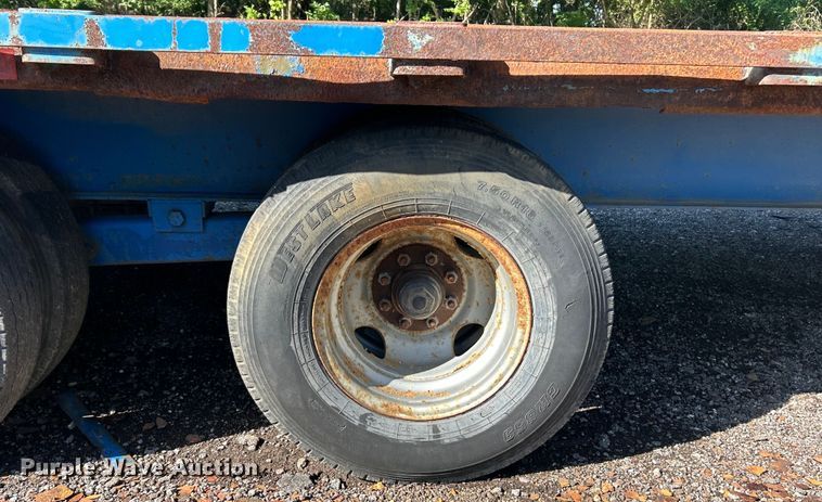 image for item EK4699 2004 Tri-Star Trailers tilt deck equipment trailer