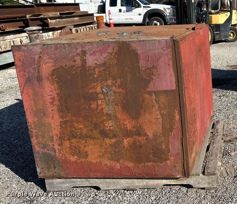 image for item EK4701 (3) fuel tanks