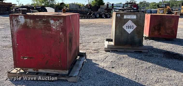 image for item EK4701 (3) fuel tanks