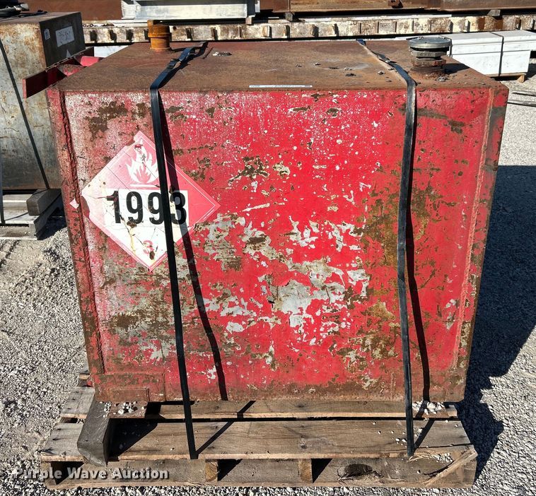 image for item EK4701 (3) fuel tanks