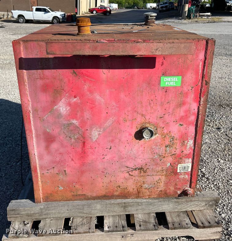 image for item EK4701 (3) fuel tanks